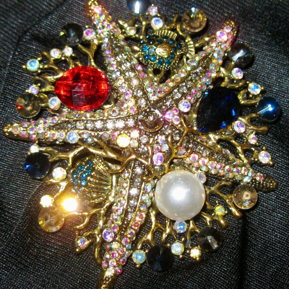 "STARFISH W/FISH & OYSTER BROOCH"  A TRUE SPARKLER FROM THE OCEAN! AWESOME! - Picture 1 of 6